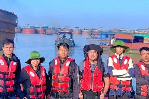 Chung tay hỗ trợ người dân vùng lũ