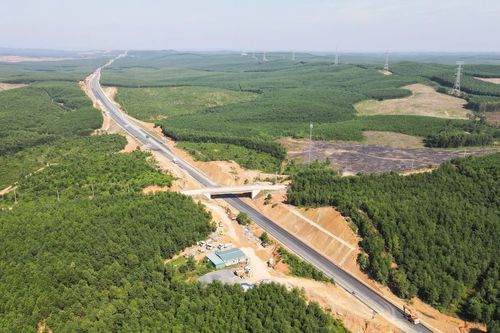 Tiềm ẩn nguy cơ tai nạn giao thông trên cao tốc Cam Lộ-La Sơn