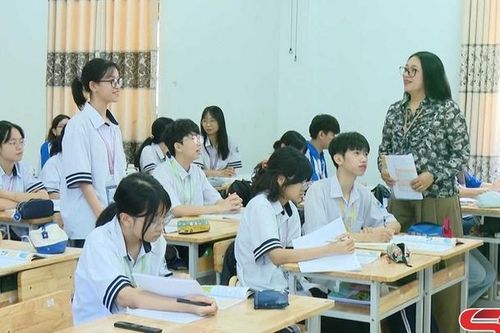 Học sinh trường THPT chuyên sẽ học theo chương trình nâng cao riêng từ 15/10