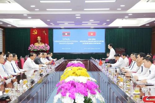 Đoàn đại biểu Đại sứ quán Lào tại Việt Nam và đoàn đại biểu 8 tỉnh nước CHDCND Lào chào xã giao lãnh đạo tỉnh Sơn La