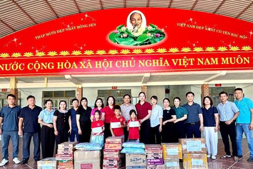 Nhiều hoạt động hỗ trợ các địa phương, đơn vị, trường học khắc phục hậu quả mưa lũ