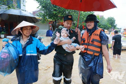 Mưa lũ lịch sử: Dồn toàn lực để vượt qua nghịch cảnh