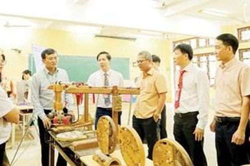 Tự làm thiết bị đào tạo nghề
