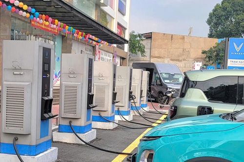 TP. Hồ Chí Minh: Chấp thuận lắp trạm sạc ô tô tại các vị trí lòng đường đang cho đỗ xe có thu phí