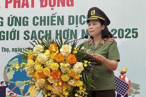 Phát động hưởng ứng chiến dịch 'Làm cho thế giới sạch hơn' năm 2025 trong lực lượng CAND