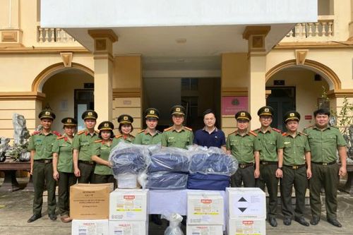 Hỗ trợ Bệnh xá Công an tỉnh Thái Nguyên khắc phục hậu quả lũ lụt