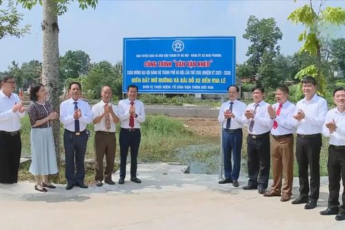Dân vận khéo vận động nhân dân hiến đất mở đường