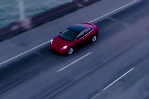 Gần 2,9 triệu xe Tesla bị điều tra do lỗi tự lái