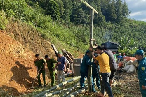 Cô Ba khẩn trương hỗ trợ người dân ổn định sau bão số 11