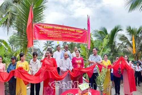 Mặt trận Tổ quốc tỉnh khánh thành cầu giao thông tại xã Khánh Bình