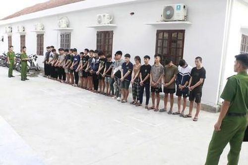 Bắt giữ 24 đối tượng mang hung khí chở nhau lạng lách gây rối, đe dọa người đi đường
