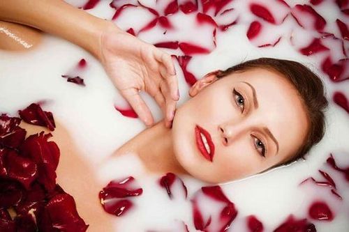 Tắm bằng sữa tươi không đường có bắt nắng không?