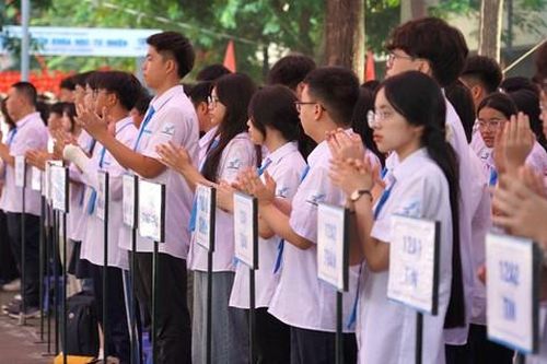 Học sinh và giáo viên trường chuyên nói gì trước ngày học 'Chương trình nâng cao' có hiệu lực?