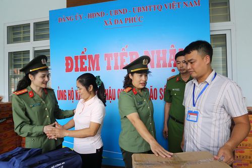 Bệnh viện Công an Hà Nội chung tay giúp đồng bào vùng ngập ngoại thành