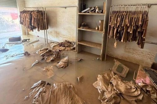 Thiệt hại 600 triệu, chủ tiệm thời trang khóc nghẹn: 'Mất hết rồi'
