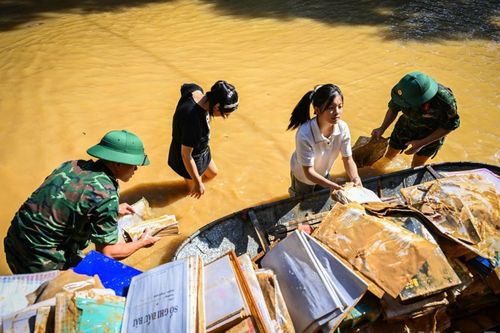 Hội Xuất bản quyên góp ủng hộ đồng bào vùng lũ