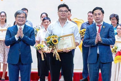 Tri Thức - Znews được phường Cầu Giấy vinh danh 100 đơn vị tiêu biểu
