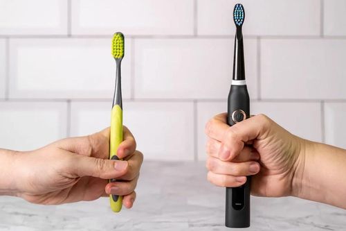 Bàn chải đánh răng điện hay thường tốt hơn?