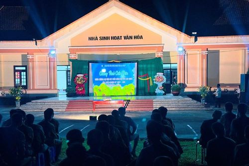 Chiếu phim tuyên truyền chào mừng thành công Đại hội Đảng bộ tỉnh An Giang