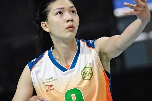 Phụ công bóng chuyền số 1 Việt Nam giúp đội nhà trụ hạng thành công, chính thức xuất ngoại thi đấu
