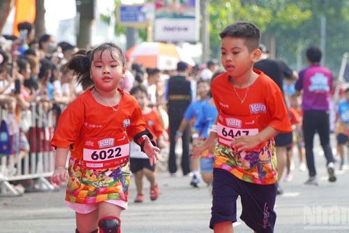 Hơn 2.000 vận động viên nhí tranh tài sôi nổi giải Kun Run Đồng Tháp