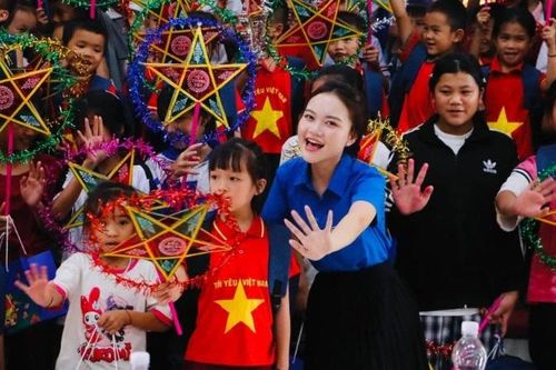 'Trung thu muộn' ở xã biên giới Nghệ An