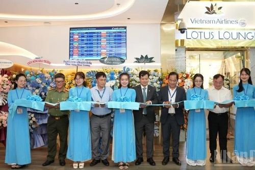 Vietnam Airlines khai trương Phòng khách Bông Sen tại nhà ga T2 Đà Nẵng
