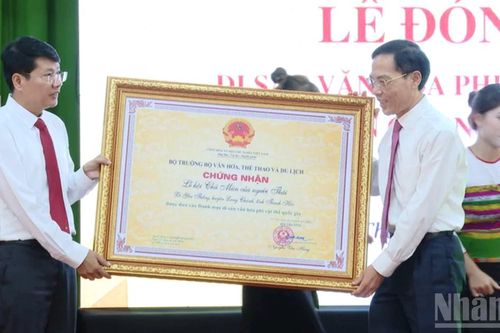 Đón nhận Di sản văn hóa phi vật thể quốc gia 'Lễ hội Chá Mùn'