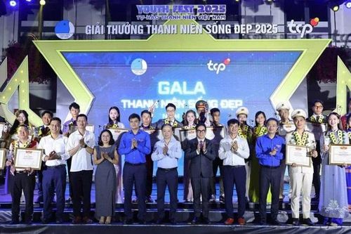 Tuyên dương 20 'điểm sáng nhân văn' trẻ tuổi