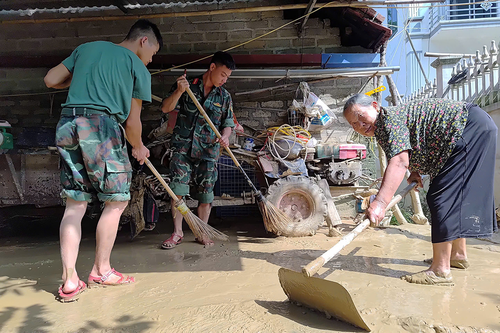Không có bộ đội, không biết đến khi nào mới dọn xong