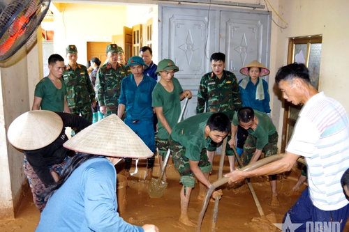 Sư đoàn 346 kịp thời giúp dân khắc phục hậu quả bão lũ