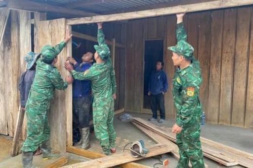Hoàn thành sửa chữa nhà cho gia đình có hoàn cảnh đặc biệt khó khăn trên biên giới
