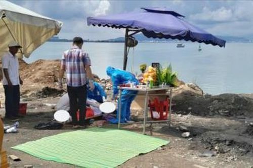 Xe tải trôi lùi xuống biển tại Cảng Tiên Sa, một tài xế tử vong