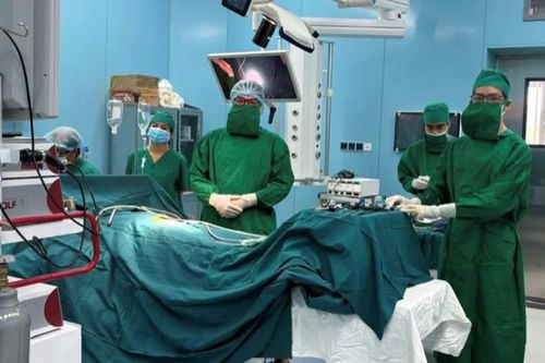 Hỗ trợ Côn Đảo thực hiện phẫu thuật nội soi có kế hoạch