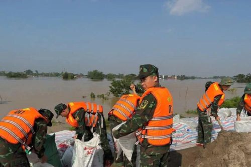 Huy động hơn 27.000 bộ đội, dân quân tự vệ ứng phó lũ lụt Bắc Ninh
