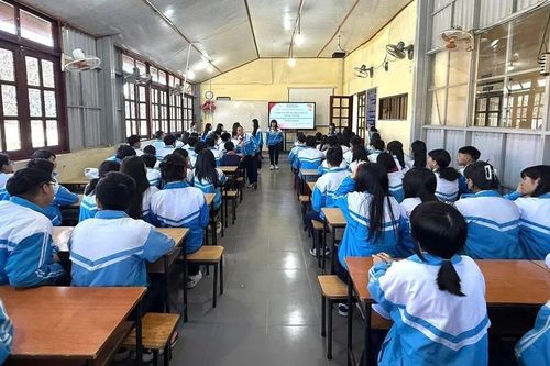 Vì sao dạy học 2 buổi/ngày vẫn là bài toán khó ở Lâm Đồng?