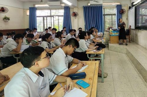 Trường học trở thành 'lá chắn' an toàn cho học sinh trong thế giới số