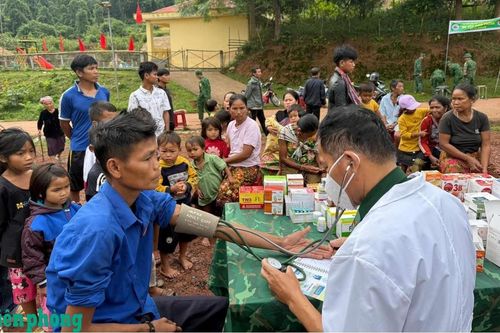 Cuối tuần về bản