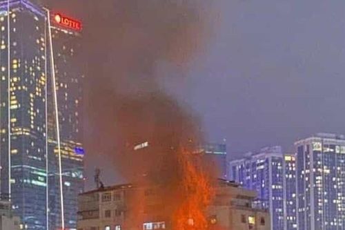 Hà Nội: Cháy nhà trong đêm ở phố Đê La Thành