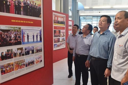 Khẩn trương hoàn thành Triển lãm ảnh, thành tựu văn hóa chào mừng Đại hội Đại biểu Đảng bộ Chính phủ lần thứ nhất