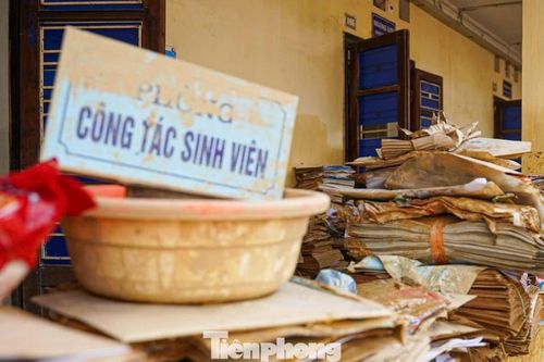 Thái Nguyên: Đại học Sư phạm tan hoang sau lũ, học bạ, con dấu trôi khắp nơi