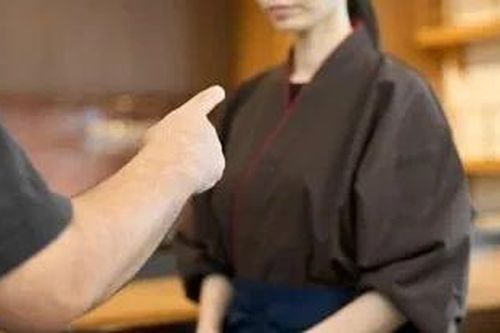 Nhật Bản sẽ cấm khách hàng lớn tiếng với nhân viên