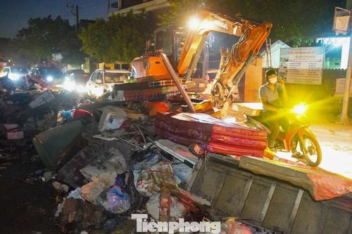 Nước rút, rác thải chất đống khắp đường phố Thái Nguyên