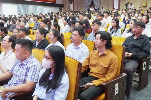 Tỷ lệ 1 chọi 16,7 trong cuộc đua trở thành công chức thành phố Huế