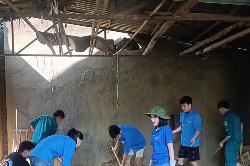 Thanh niên Lạng Sơn, Cao Bằng giúp người dân khắc phục hậu quả thiên tai