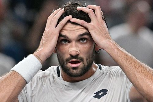 Djokovic thua sốc tay vợt nằm ngoài top 200 ATP