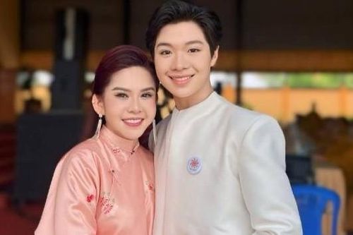 Mỹ nam sân khấu cải lương khiến NSƯT Thoại Mỹ xúc động, Bình Tinh coi như con là ai?