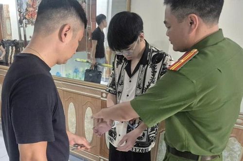 Từ đối tượng bị nghiện lần ra ổ nhóm ma túy