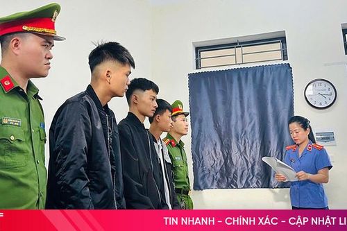 Dùng kiếm chém người, đối mặt cùng lúc hai tội danh