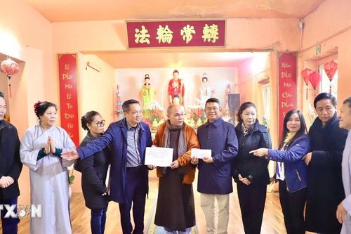 Hội người Việt tại Cộng hòa Liên bang Đức quyên góp ủng hộ người dân vùng bão lũ